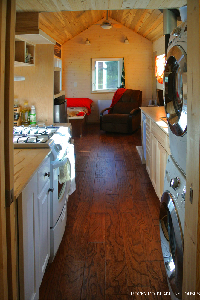 Ponderosa 24' Tiny House kitchen view